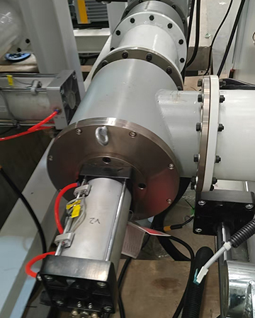 Pneumatic baffle valve